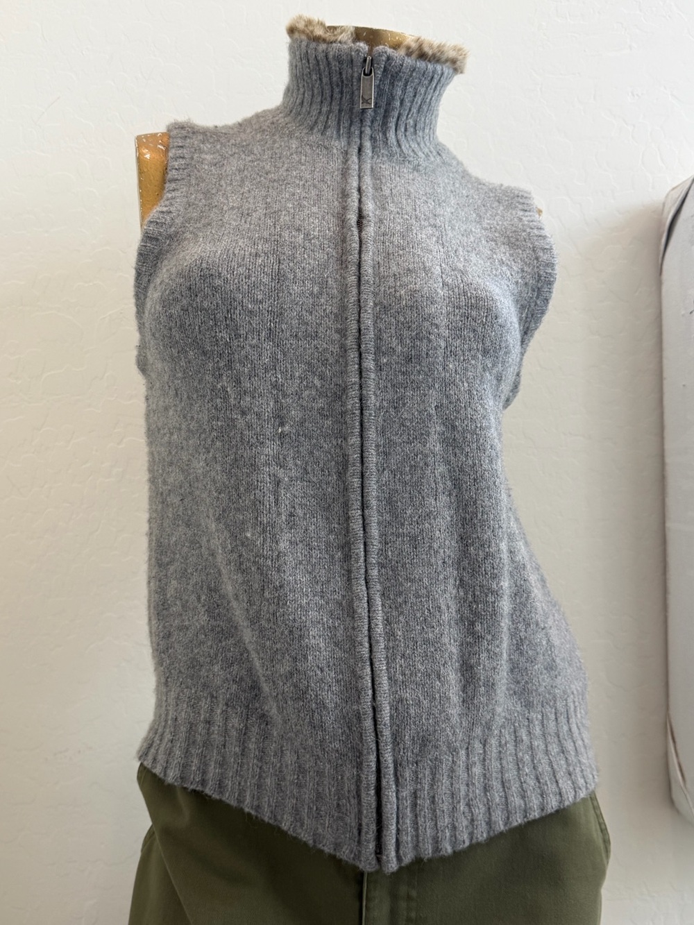 Eddie Bauer Wool Alpaca Blend Faux Fur Trim Full Zip Sweater Vest M - Picture 2 of 8